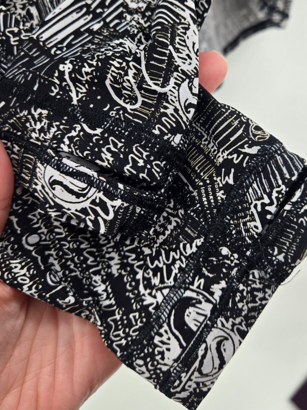 Lululemon Rise and Run Long Sleeve - 10 Tear It Up Alpine White Black - Picture 6 of 6